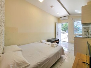 Room - G6 - ARHONTISA Studios by SDR (Paralia)