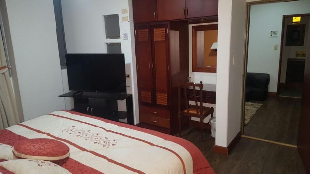 Habitación doble Deluxe | Escritorio, tabla de planchar con plancha y wifi gratis 