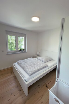 Bügeleisen/Bügelbrett, kostenloses WLAN, Bettwäsche