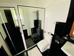 Free toiletries, towels, soap, shampoo - Ceylan Lodge (Anuradhapura)