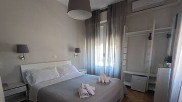 Coffres-forts dans les chambres, Wi-Fi gratuit, draps fournis