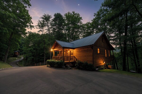 Decks, Hot Tubs & More! 2-unit Base In Blue Ridge - Blue Ridge, GA