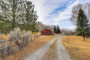 House (3 Bedrooms) | Interior - Mtn-view Deck & Fire Pit! 2-cabin Retreat in Cody (Cody)