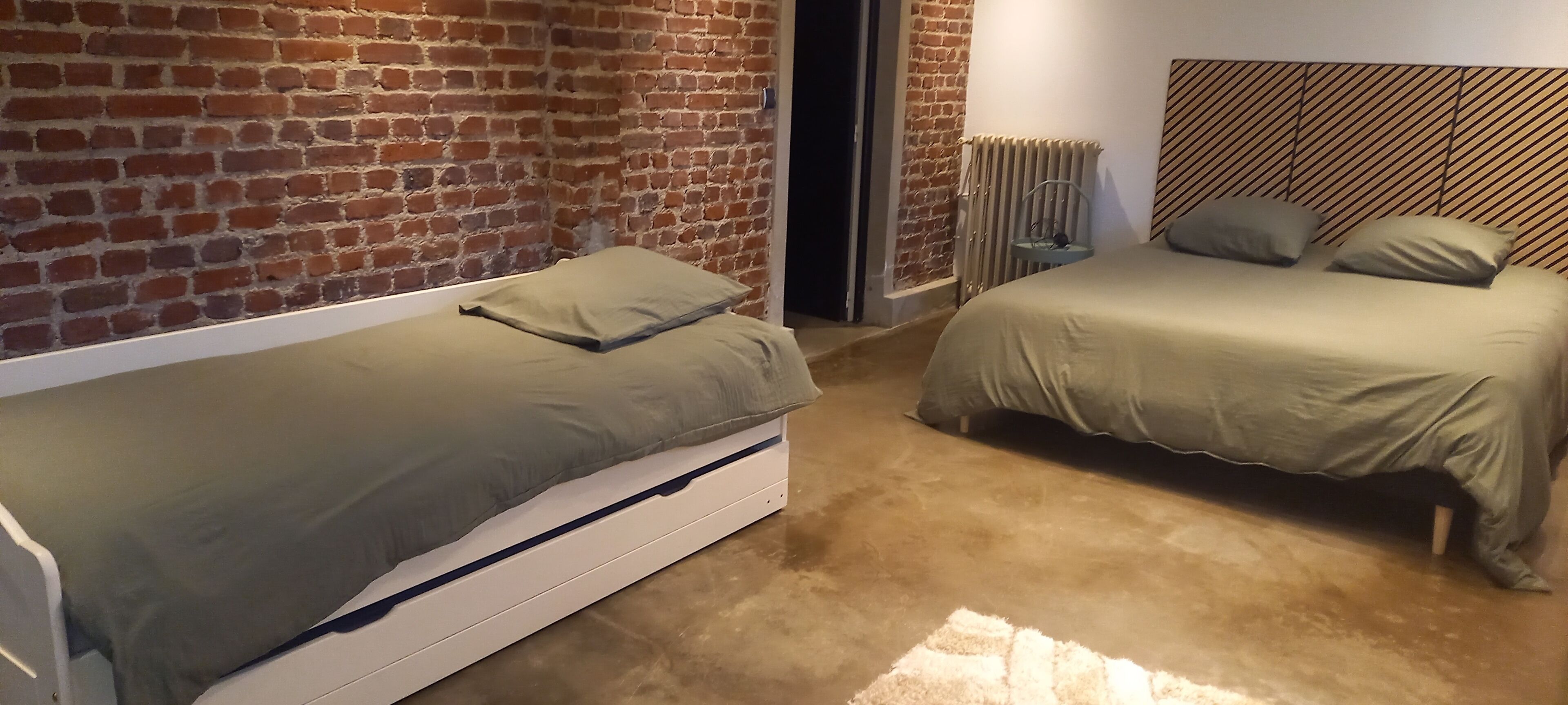 1 bedroom, bed sheets