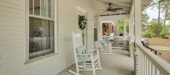 5 Mi to University of South Carolina: Home w/ Yard