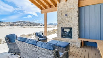 House (5 Bedrooms) | Interior
