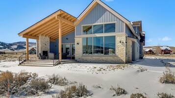 House (5 Bedrooms) | Interior