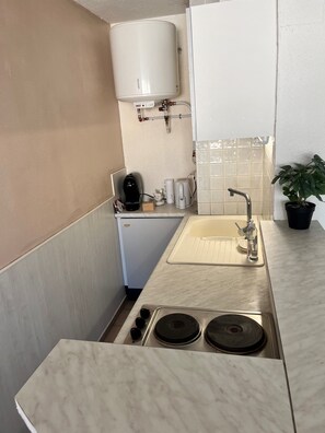 Private kitchen - Studio cabin sea view Santa Lucia (Saint-Raphaël)