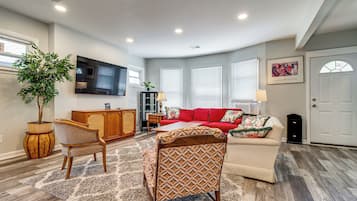 Apartment (3 Bedrooms) | Front of property
