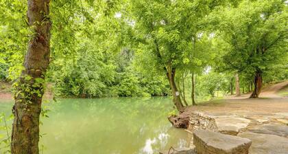 2-studio Retreat on White River w/ Swimming Hole