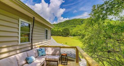 Asheville Couple's Retreat w/ Balcony & Views!