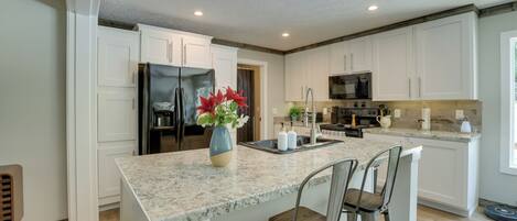 House (3 Bedrooms) | Interior