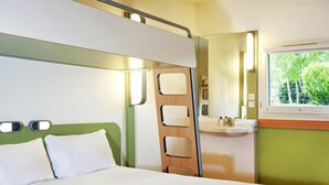 Standard Room, Multiple Beds | Bed sheets - Ibis Budget Berlin Ost (Berlin)