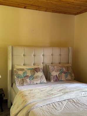 Room - Cozy Garden Guesthouse in luxurious Muthaiga North. 5 minutes to Karura Forest! (Nairobi)