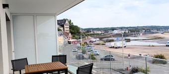 Port d'Attache : Standing, Balcony Sea View & Near Beach