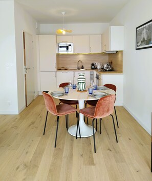 Dining - Vrbo Property (Barneville-Carteret)