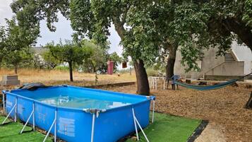 Banyera d'hidromassatge a l'aire lliure