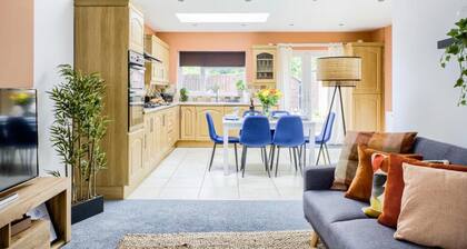Coventry Sleeps 8 Garden and Large Driveway