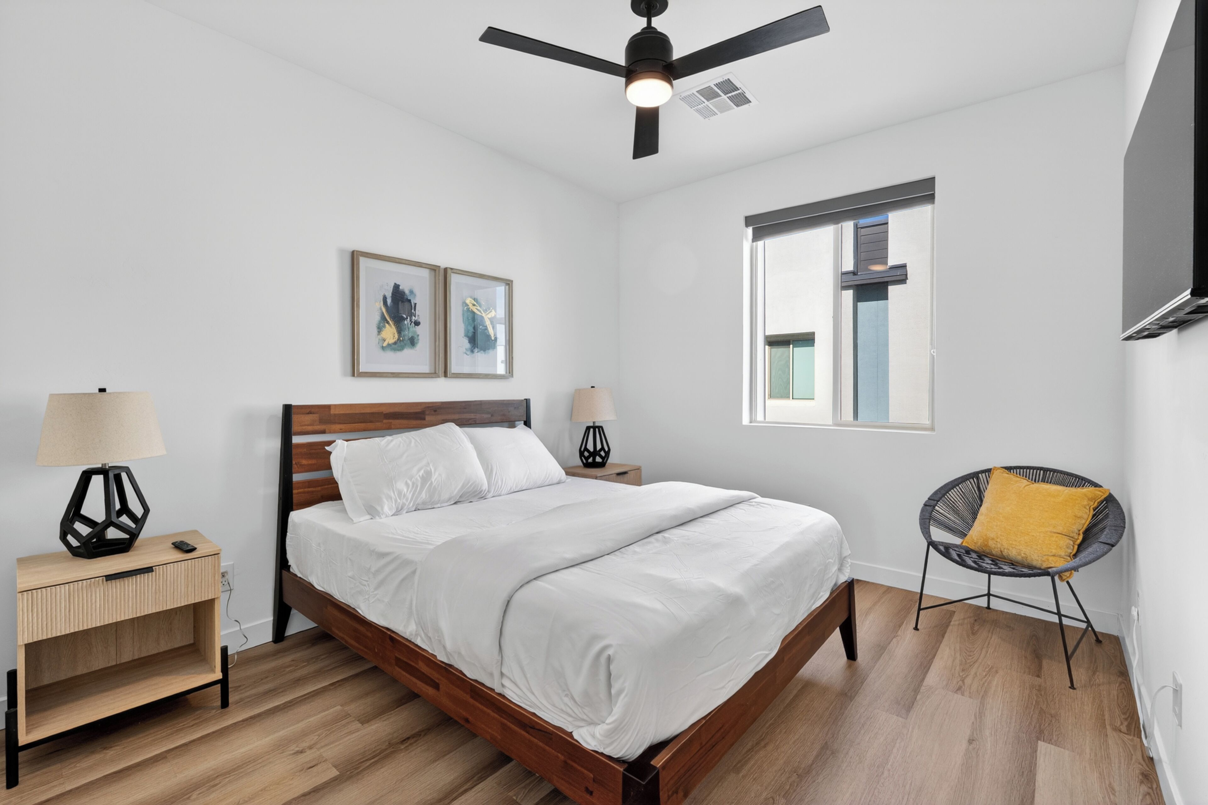 Casa adosada confort | Tabla de planchar con plancha, wifi gratis, ropa de cama