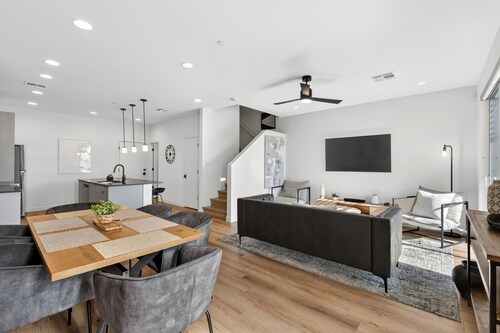 Copper Sky Townhome - Pool & Gym