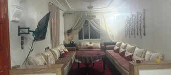 LOVELY 2-BEDROOM APARTMENT