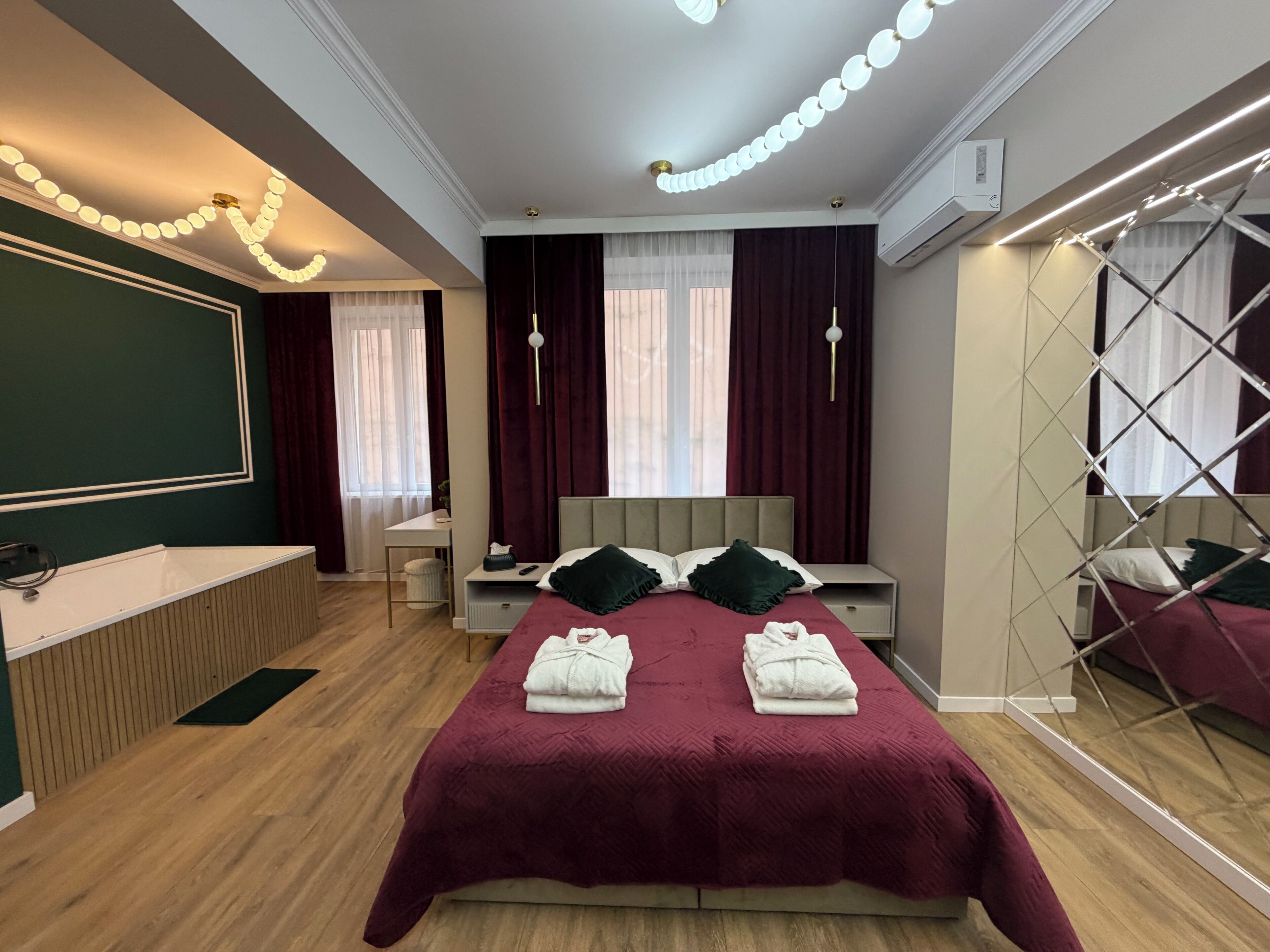 Tabla de planchar con plancha, acceso a internet y ropa de cama 