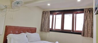 Sadguru Lodge Near Tata Hospital
