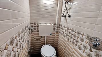 Deluxe Double Room | Bathroom