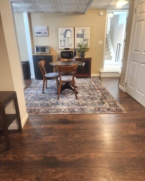 Dining - Lower Level Studio Apartment King Bed Saratoga 12 Miles to SPAC & Track (Porter Corners)