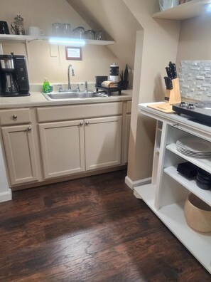 Private kitchen - Lower Level Studio Apartment King Bed Saratoga 12 Miles to SPAC & Track (Porter Corners)