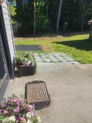 Property grounds - Lower Level Studio Apartment King Bed Saratoga 12 Miles to SPAC & Track (Porter Corners)