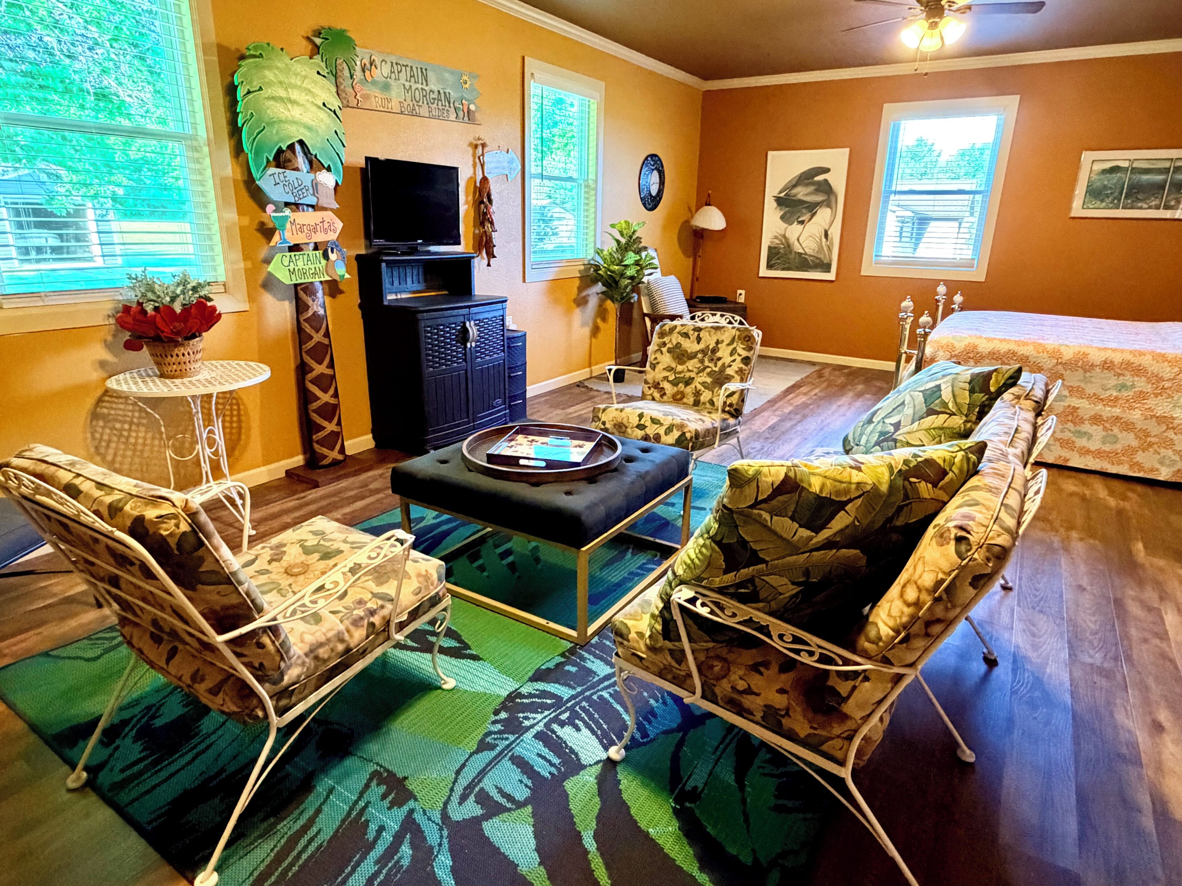 内装. Captain’s Quarters- charming studio apartment in the countryside