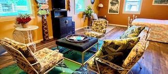 Captain’s Quarters- charming studio apartment in the countryside
