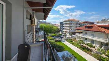 Quarto casal standard, sacada, vista para o pátio | Área da propriedade