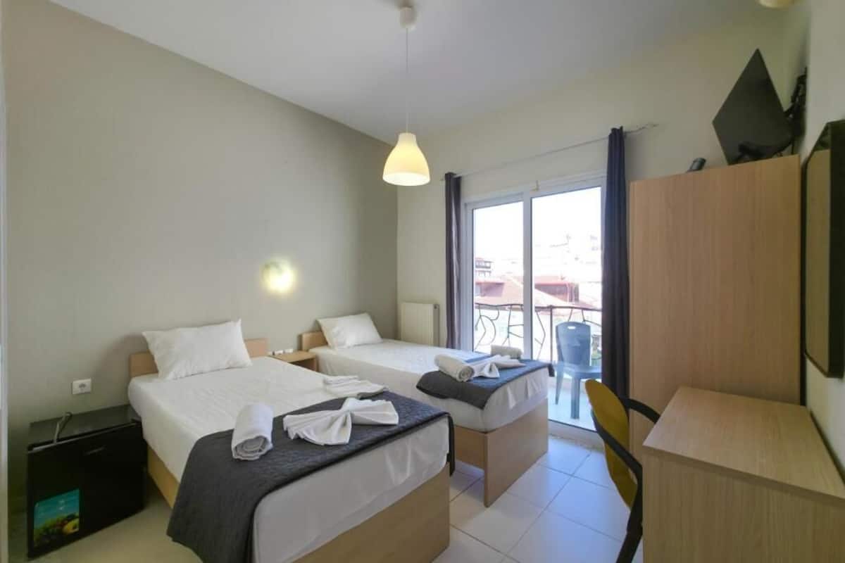 Habitación triple, balcón, vista al mar | Wifi gratis