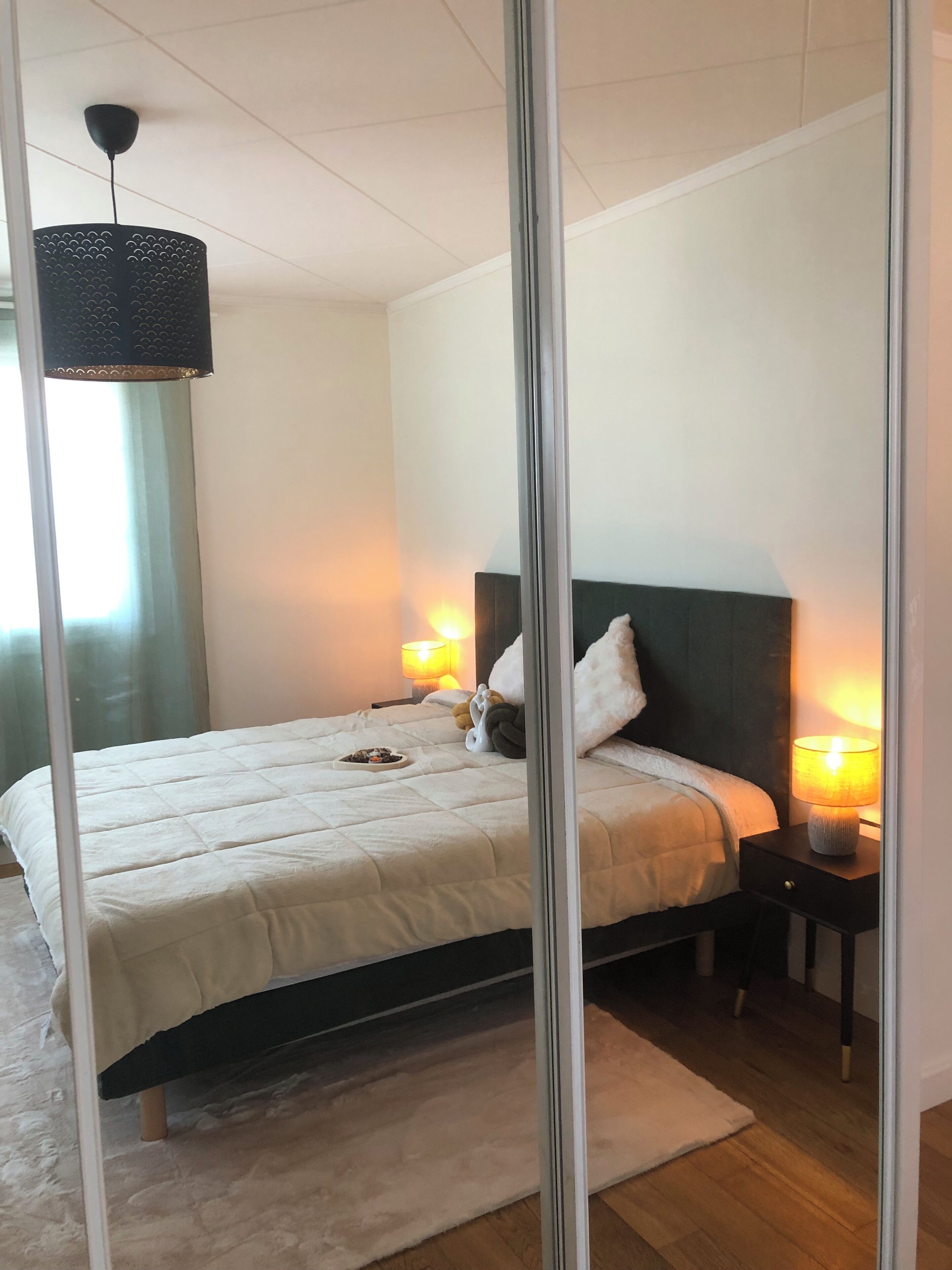 2 bedrooms, iron/ironing board, travel crib, WiFi (free)