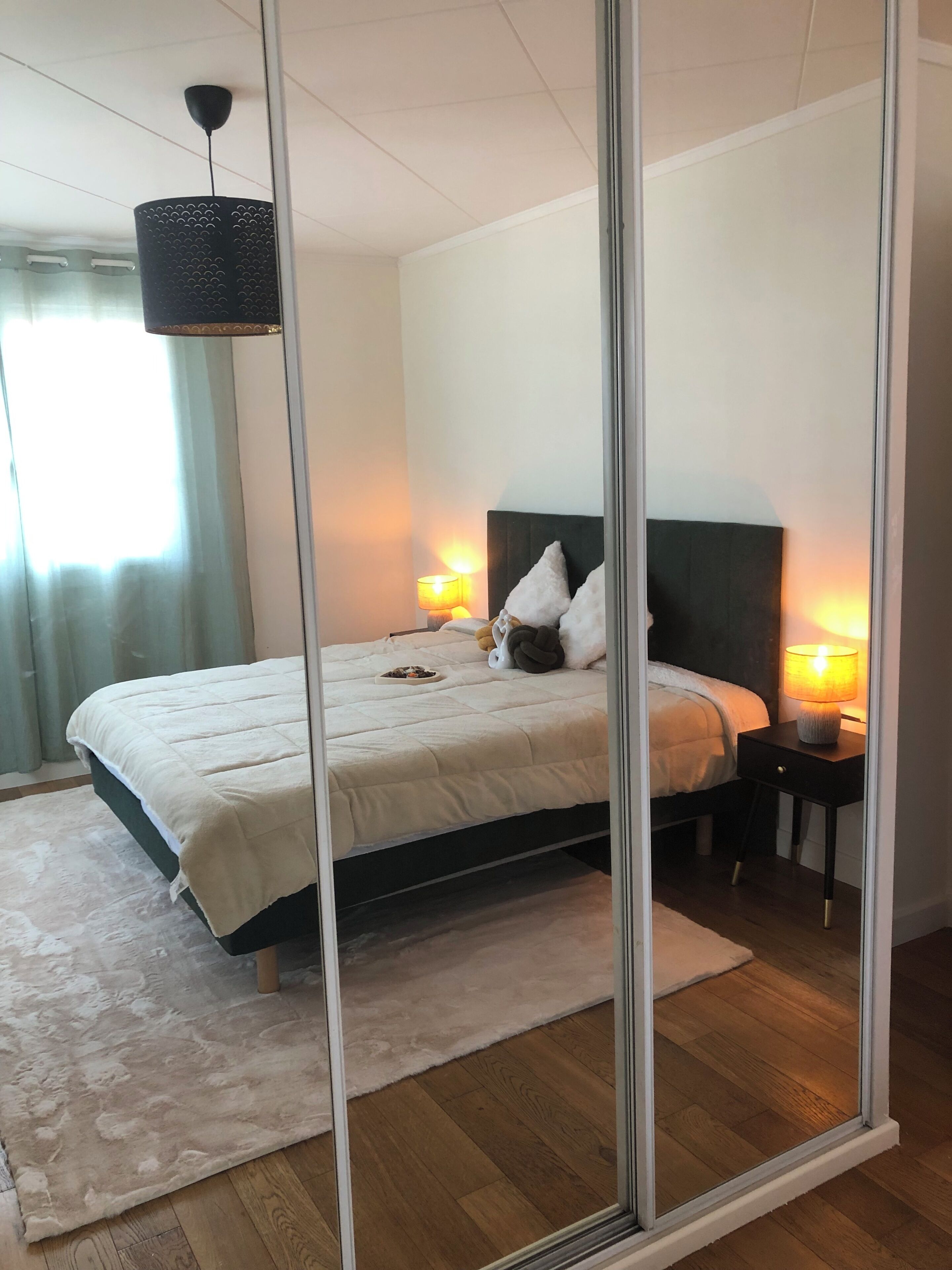 2 bedrooms, iron/ironing board, travel crib, WiFi (free)