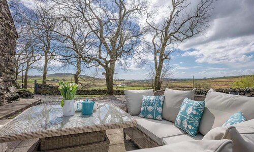 Braich-Y-Big -  a self catering cottage that sleeps 5 guests  in 3 bedrooms