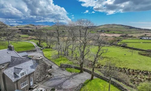 Braich-Y-Big -  a self catering cottage that sleeps 5 guests  in 3 bedrooms