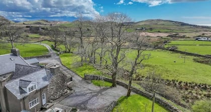 Braich-Y-Big - a self catering cottage that sleeps 5 guests in 3 bedrooms