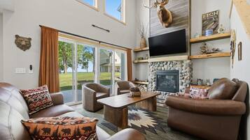 House, 3 Bedrooms | Living area | Smart TV, streaming services