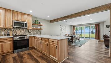 House, 3 Bedrooms | Private kitchen