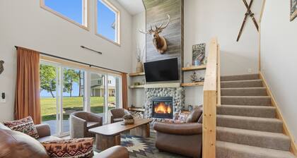 Fairway Views, Near Mille Lacs, Private Deck 3 Bedroom Home
