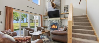 Fairway Views, Near Mille Lacs, Private Deck 3 Bedroom Home
