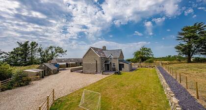 Brynhynog-Fawr - sleeps 8 guests in 4 bedrooms