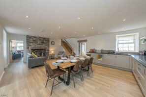Dining - Brynhynog-Fawr - sleeps 8 guests in 4 bedrooms (Pwllheli)