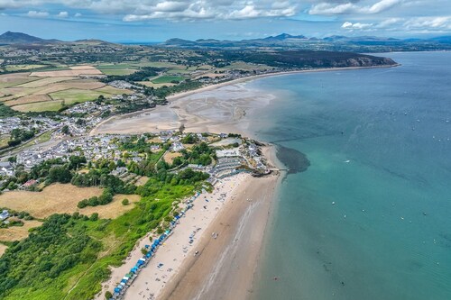 Brynhynog-Fawr - sleeps 8 guests in 4 bedrooms