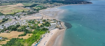 Brynhynog-Fawr - sleeps 8 guests in 4 bedrooms