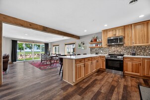 House, 3 Bedrooms | Private kitchen | Fridge, oven