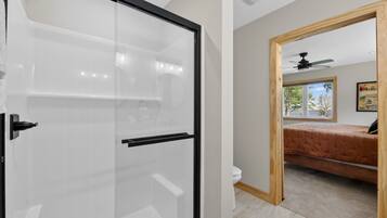 House, 3 Bedrooms | Bathroom | Towels, shampoo